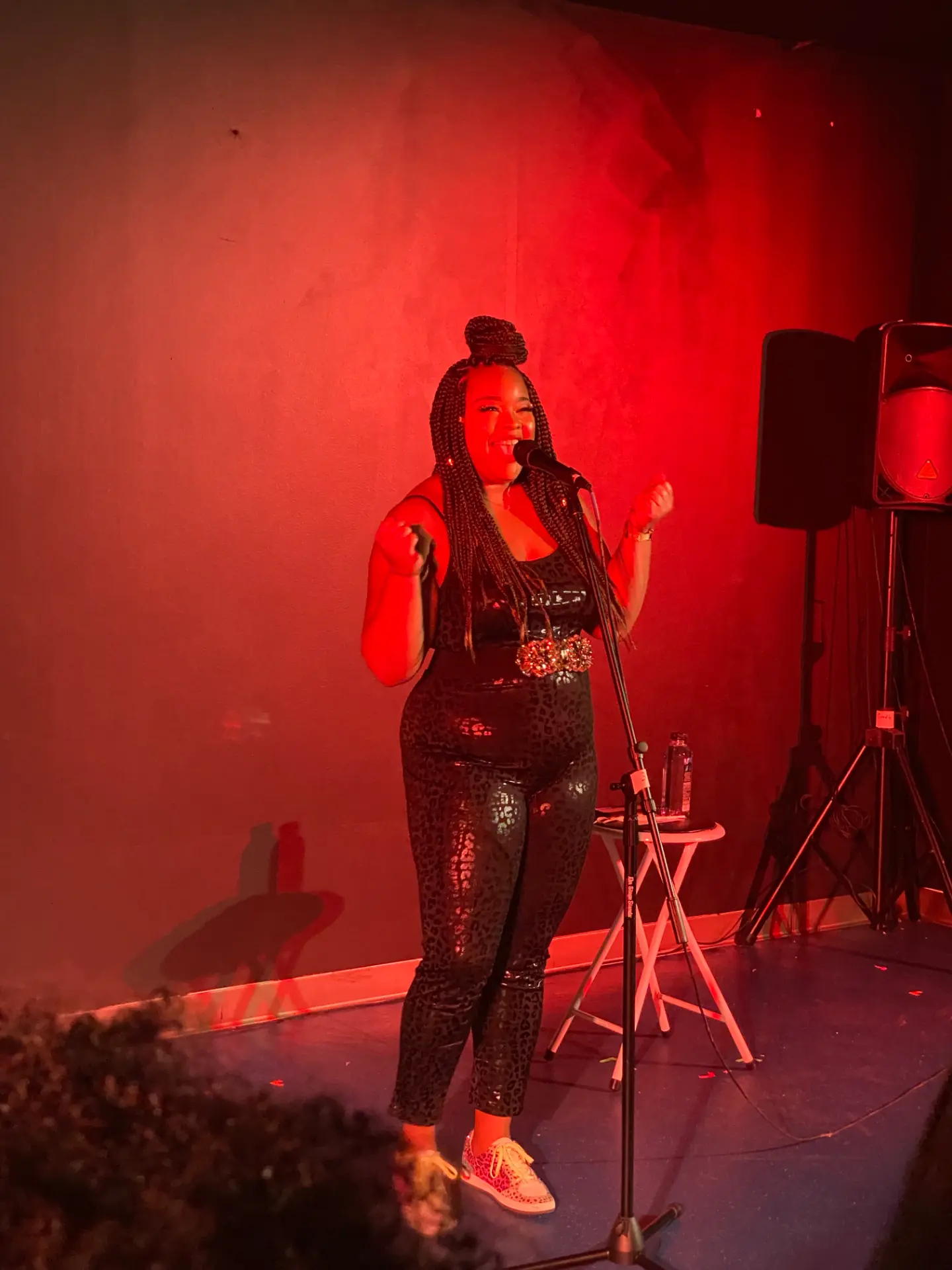 Diana Veiga performing under red stage lights
